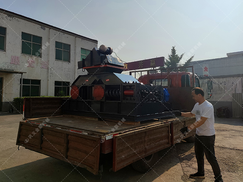 單臺2PG800x600中型對輥破碎機發(fā)貨 破碎石英砂 單臺2PG800x600中型對輥破碎機發(fā)貨 破碎石英砂