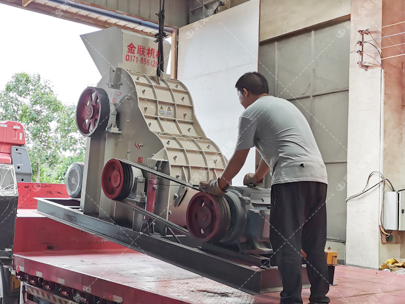 SCF88雙級破碎機發往云南 破碎頁巖