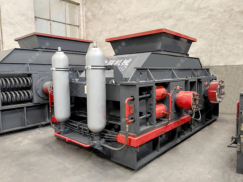 1200x800型液壓對輥制砂機(jī)發(fā)往烏魯木齊 鵝卵石制砂 1200x800型液壓對輥制砂機(jī)發(fā)往烏魯木齊 鵝卵石制砂