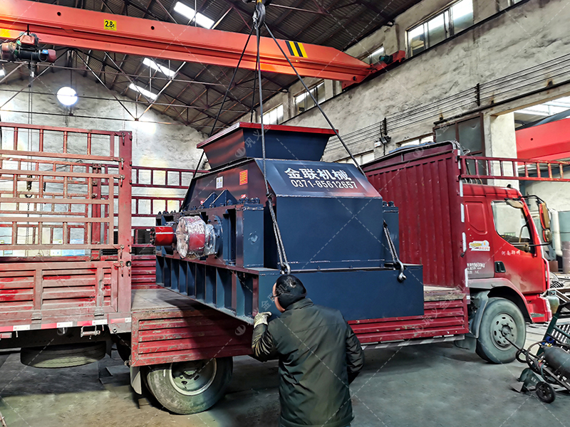 破碎鵝卵石大型鵝卵石破碎機設備發貨圖片