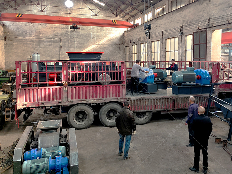 2PG1500x1000大型液壓對輥破碎機第二臺發往云南昆明 2PG1500x1000大型液壓對輥破碎機第二臺發往云南昆明