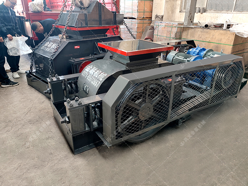 兩臺小型對輥破碎機發貨圖片_發往廣東廣西_破碎石英砂 兩臺小型對輥破碎機發貨圖片_發往廣東廣西_破碎石英砂