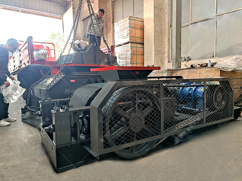 兩臺小型對輥破碎機發貨圖片_發往廣東廣西_破碎石英砂 兩臺小型對輥破碎機發貨圖片_發往廣東廣西_破碎石英砂