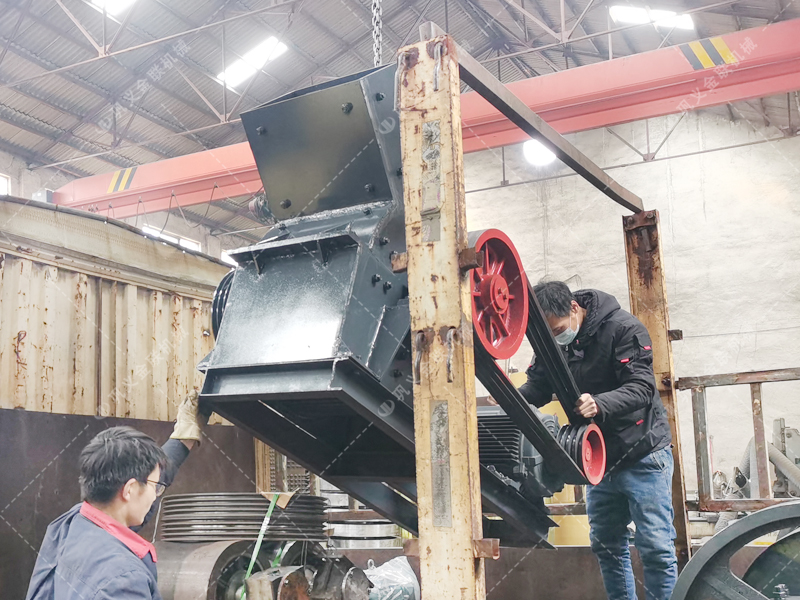 pc400x300小型錘式破碎機(jī)發(fā)貨圖片_發(fā)往山西_粉碎煤 pc400x300小型錘式破碎機(jī)發(fā)貨圖片_發(fā)往山西_粉碎煤