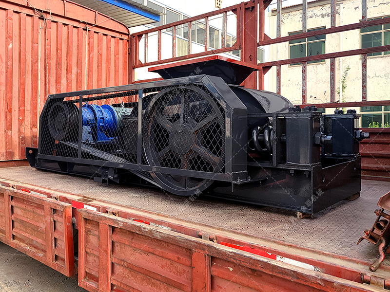 2PG610x400對輥破碎機發貨圖片_發往福建龍巖_鵝卵石制砂 2PG610x400對輥破碎機發貨圖片_發往福建龍巖_鵝卵石制砂